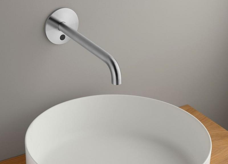 QTOO komplet ber&oslash;ringsfri vandhane t/indbygning i v&aelig;g - 190 mm - B&oslash;rstet rustfrit st&aring;l