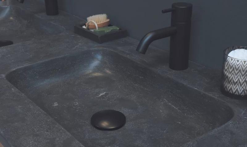 Sanibell Basicline m&oslash;bels&aelig;t 80 m/integrerede greb og stenvask - Whiskey eg