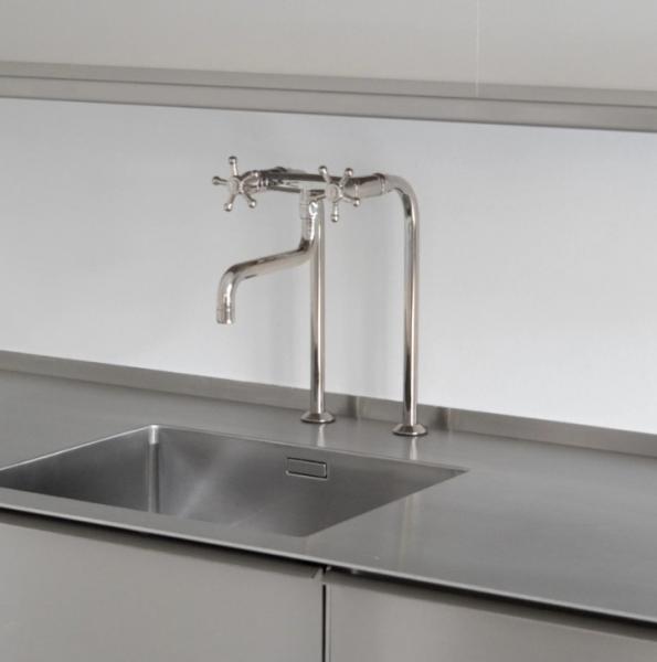 Toni Christiansborg k&oslash;kkenbatteri p&aring; stander - Krom