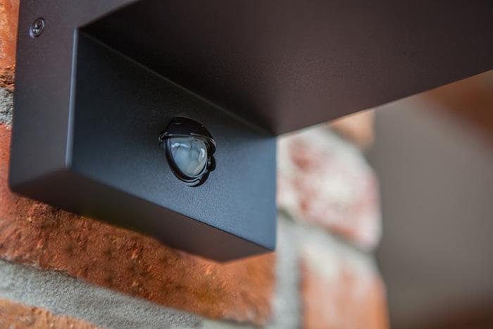 Lutec Tradition Flair 1 udend&oslash;rslampe til v&aelig;g m/sensor - Mat sort