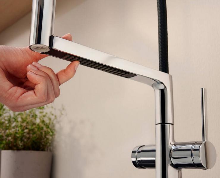 hansgrohe Talis Select M54 k&oslash;kkenarmatur m/PowderSpray og svingtud - Krom